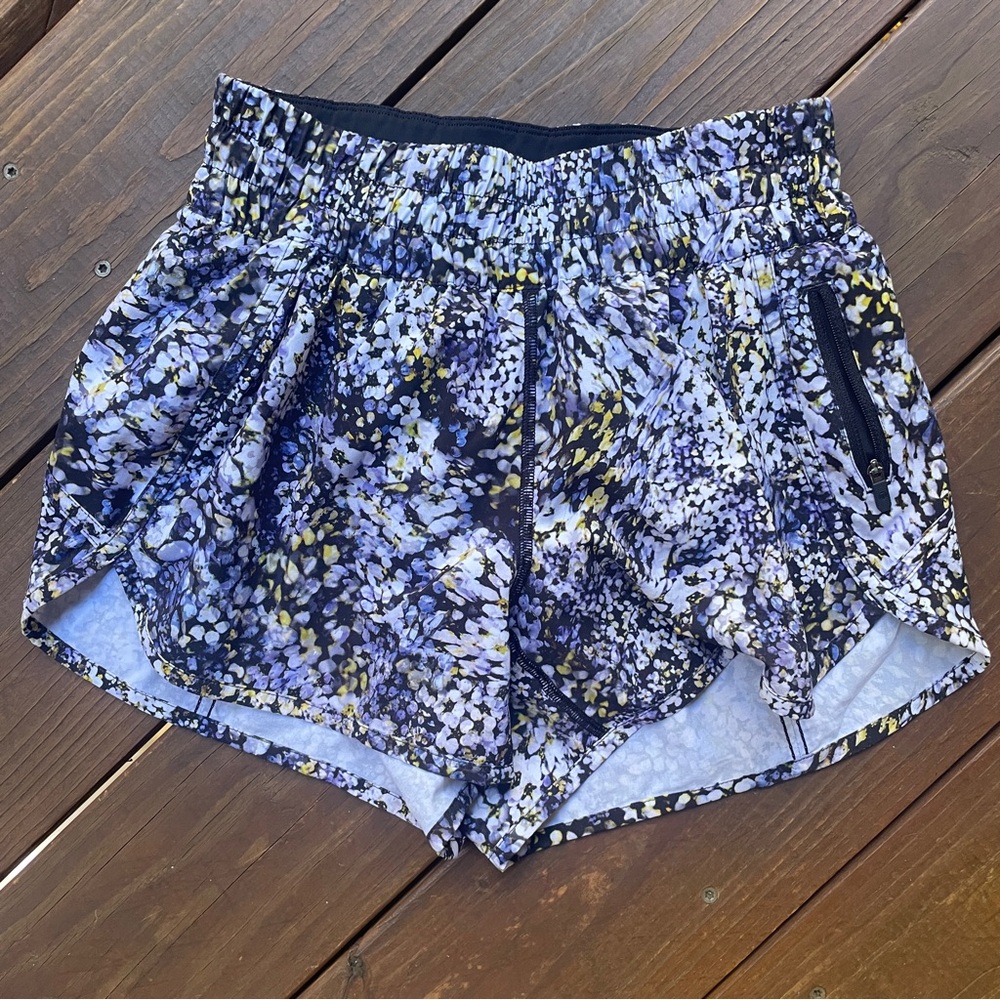 Lululemon - Flower Shorts